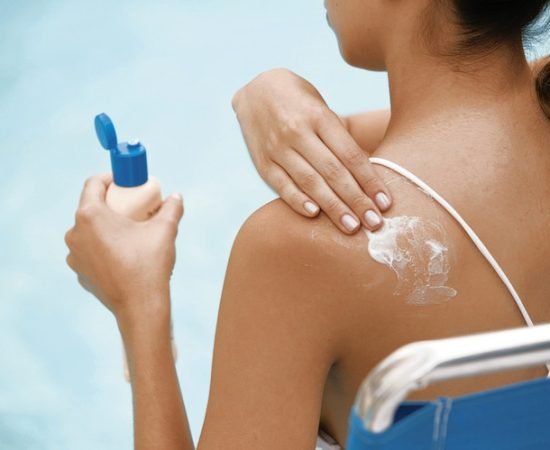 7 Sunscreen Mistakes That Hurt Your Skin